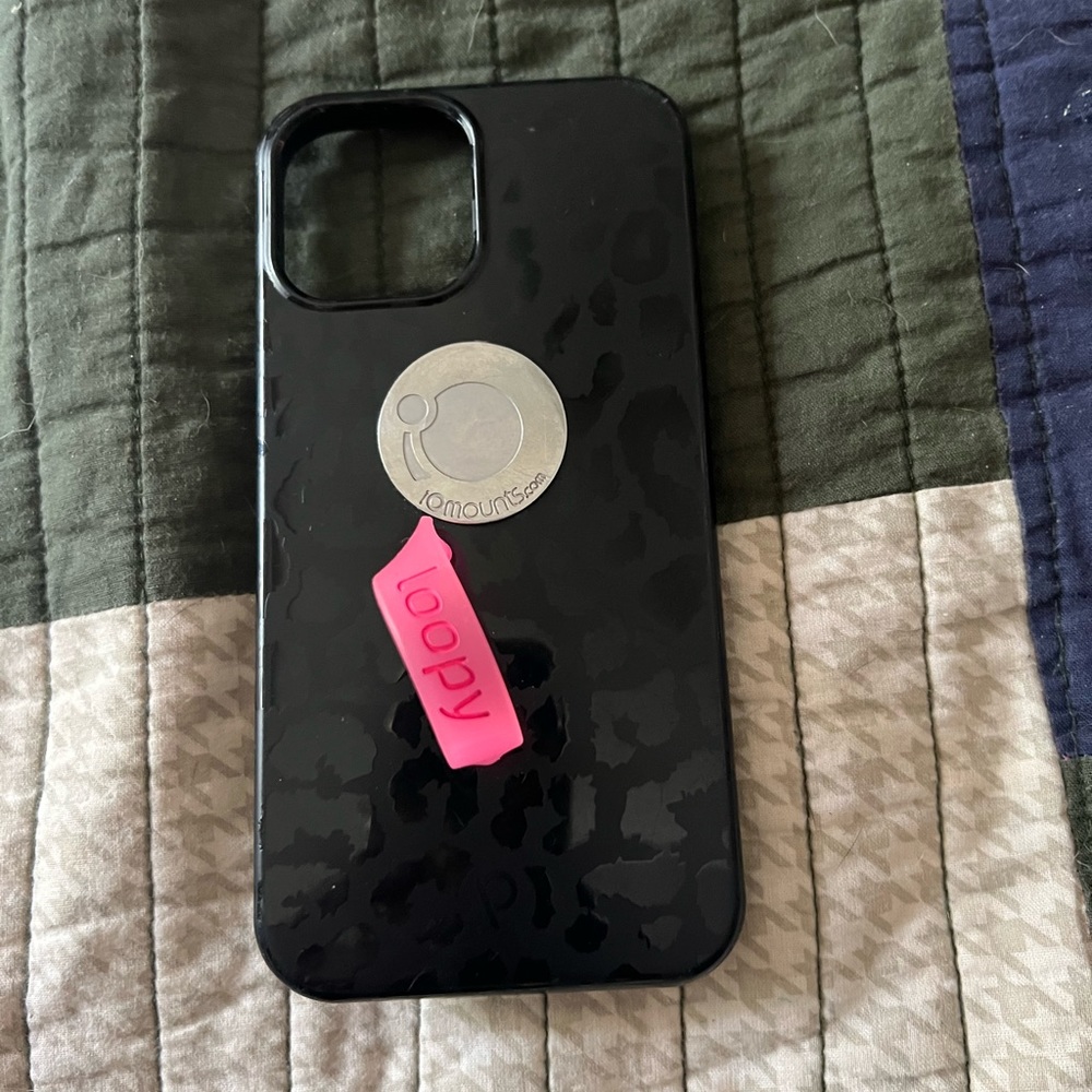 Loopy case phone 13 pro max. Silver magnet comes off with no sticky residue